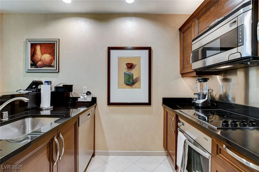 145 Harmon, Las Vegas, NV 89109