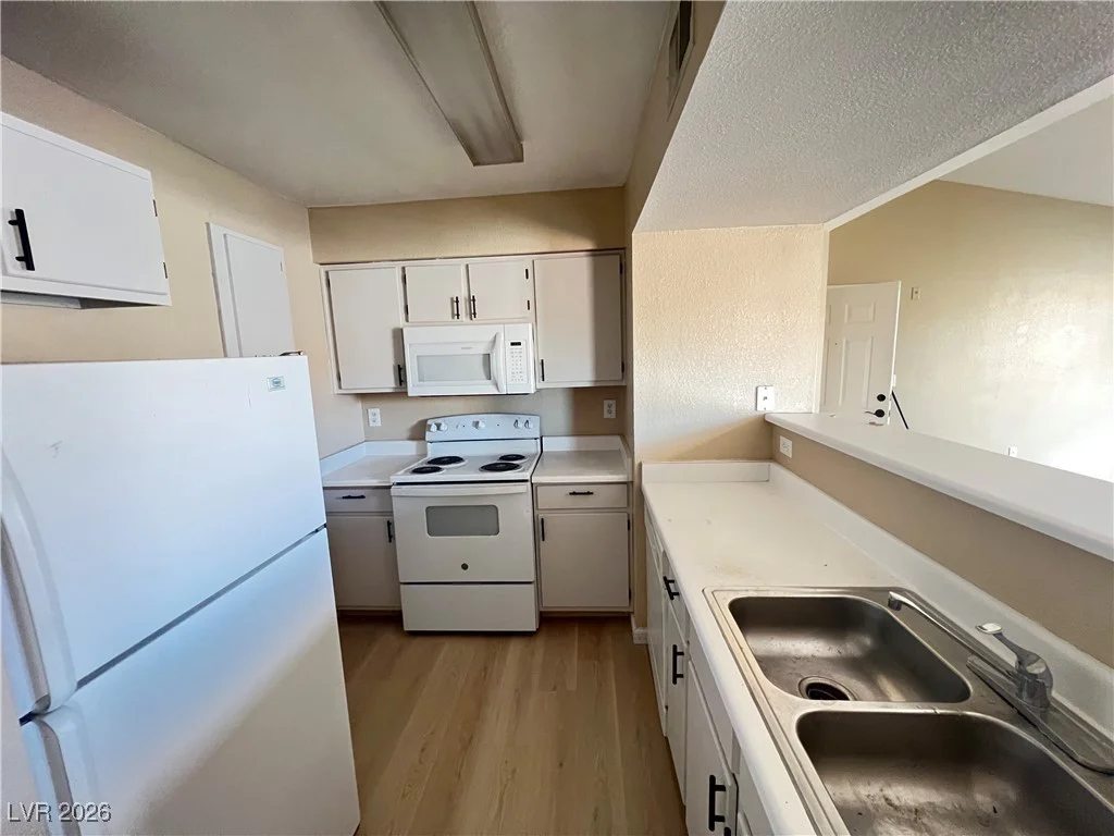 8101 Flamingo, Las Vegas, NV 89147