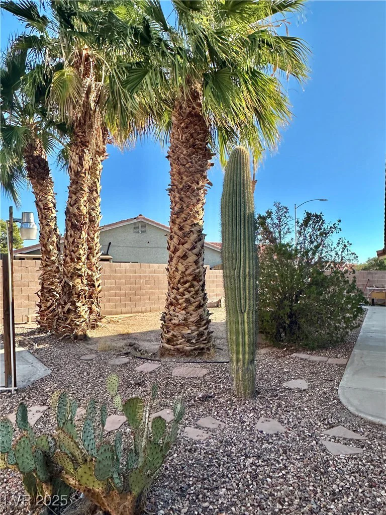 6325 Barkstone, Las Vegas, NV 89108