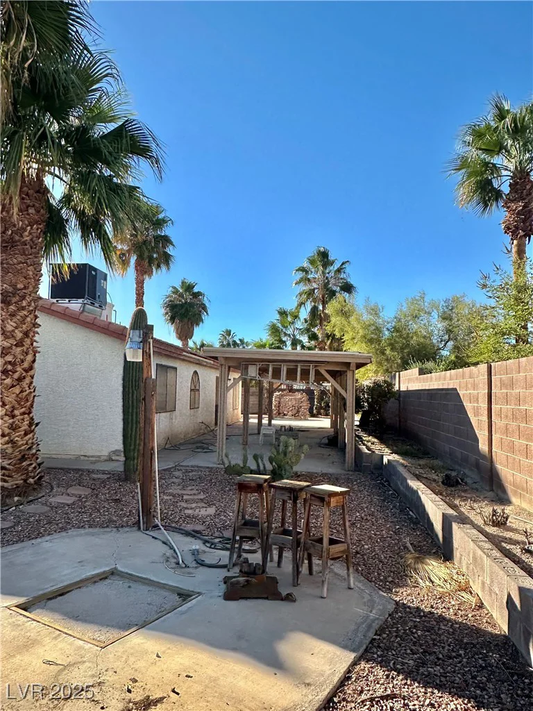 6325 Barkstone, Las Vegas, NV 89108