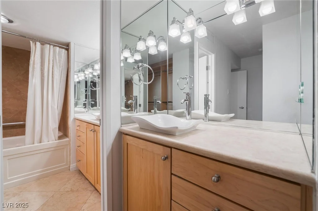 3111 Bel Air, Las Vegas, NV 89109