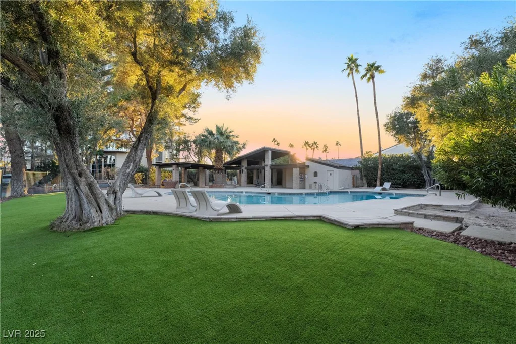 3111 Bel Air, Las Vegas, NV 89109