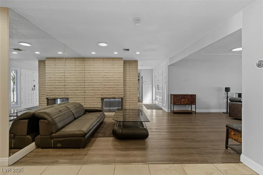 1870 Viking, Las Vegas, NV 89169