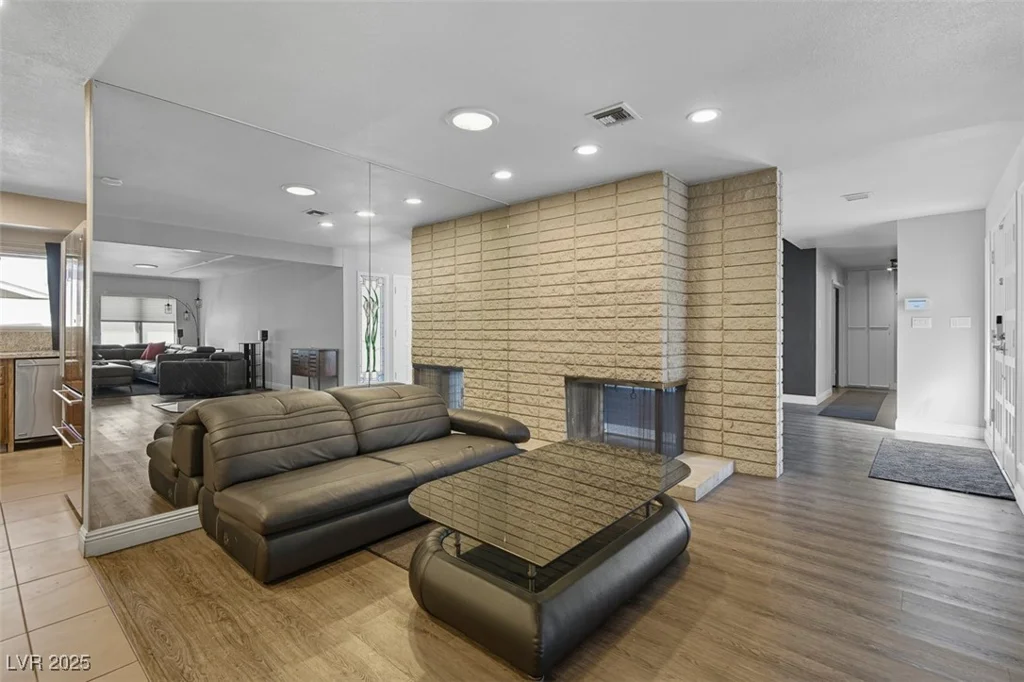 1870 Viking, Las Vegas, NV 89169