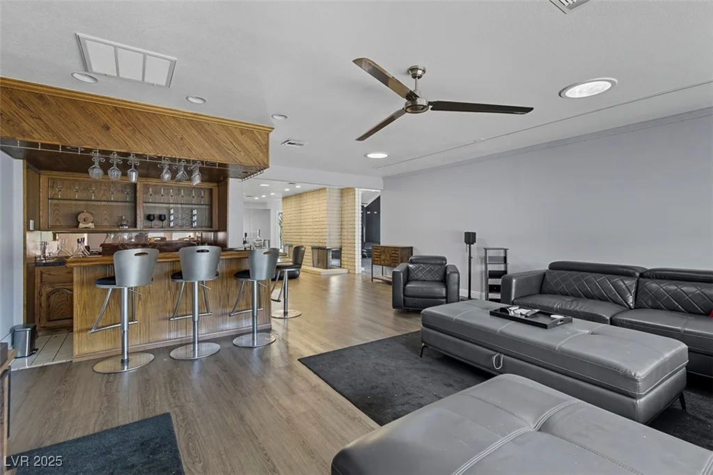 1870 Viking, Las Vegas, NV 89169