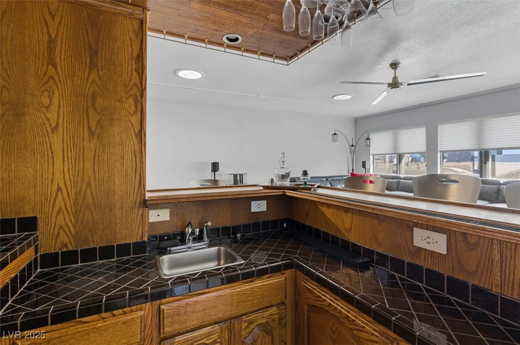1870 Viking, Las Vegas, NV 89169