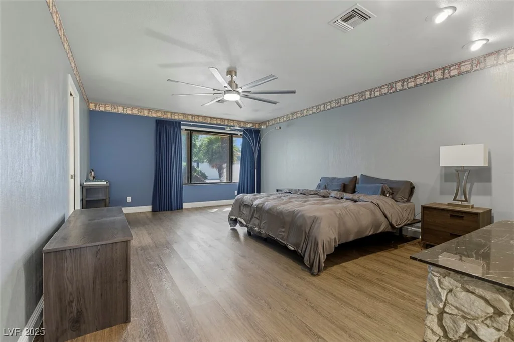1870 Viking, Las Vegas, NV 89169