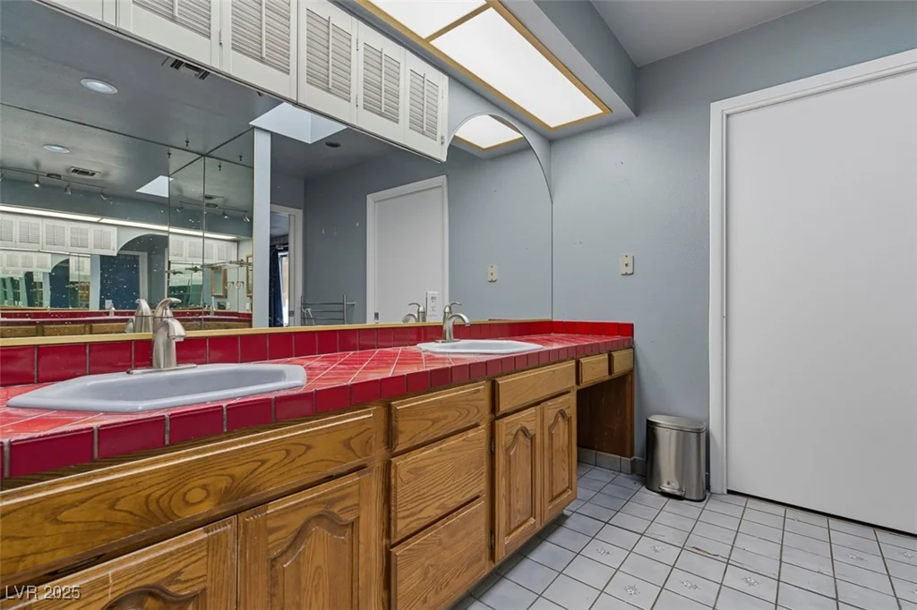 1870 Viking, Las Vegas, NV 89169
