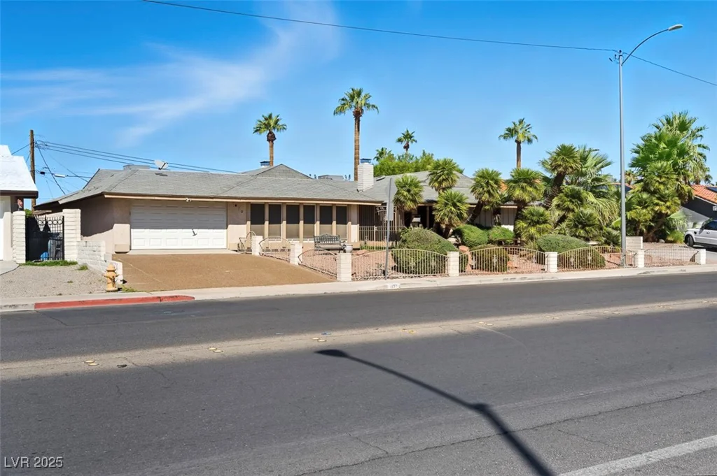 1870 Viking, Las Vegas, NV 89169