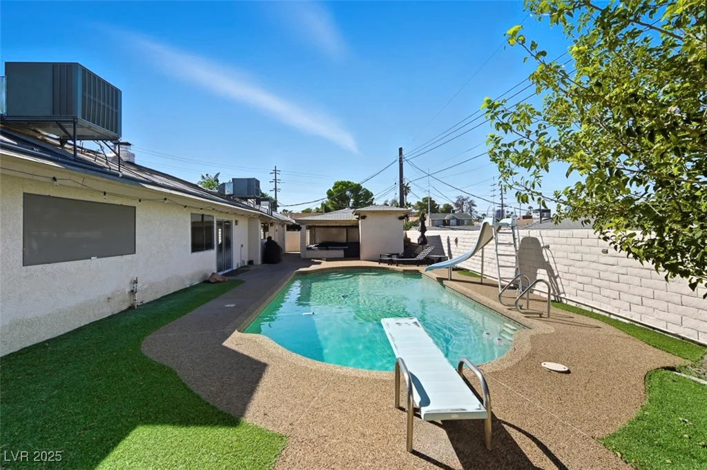 1870 Viking, Las Vegas, NV 89169