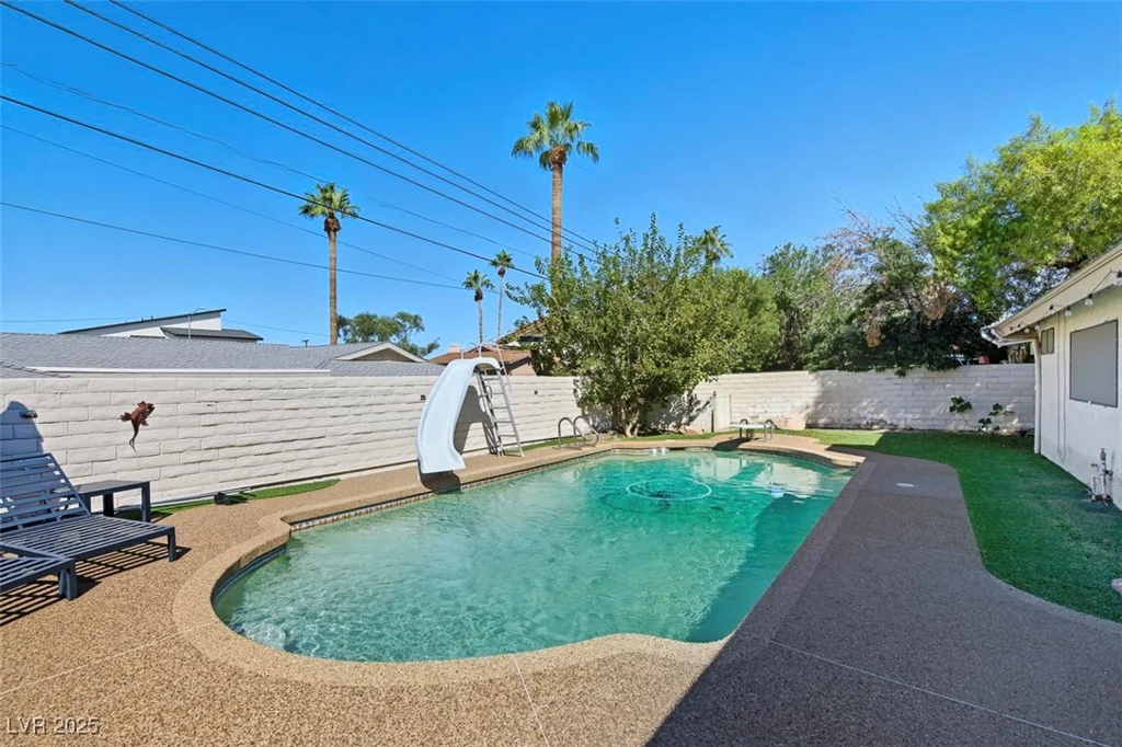 1870 Viking, Las Vegas, NV 89169