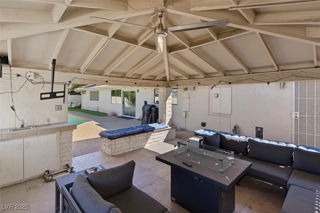 1870 Viking, Las Vegas, NV 89169