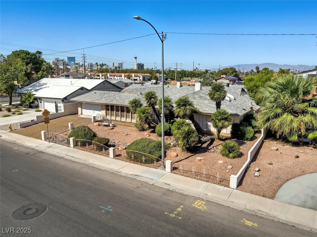 1870 Viking, Las Vegas, NV 89169