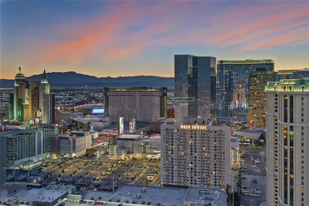 135 Harmon, Las Vegas, NV 89109