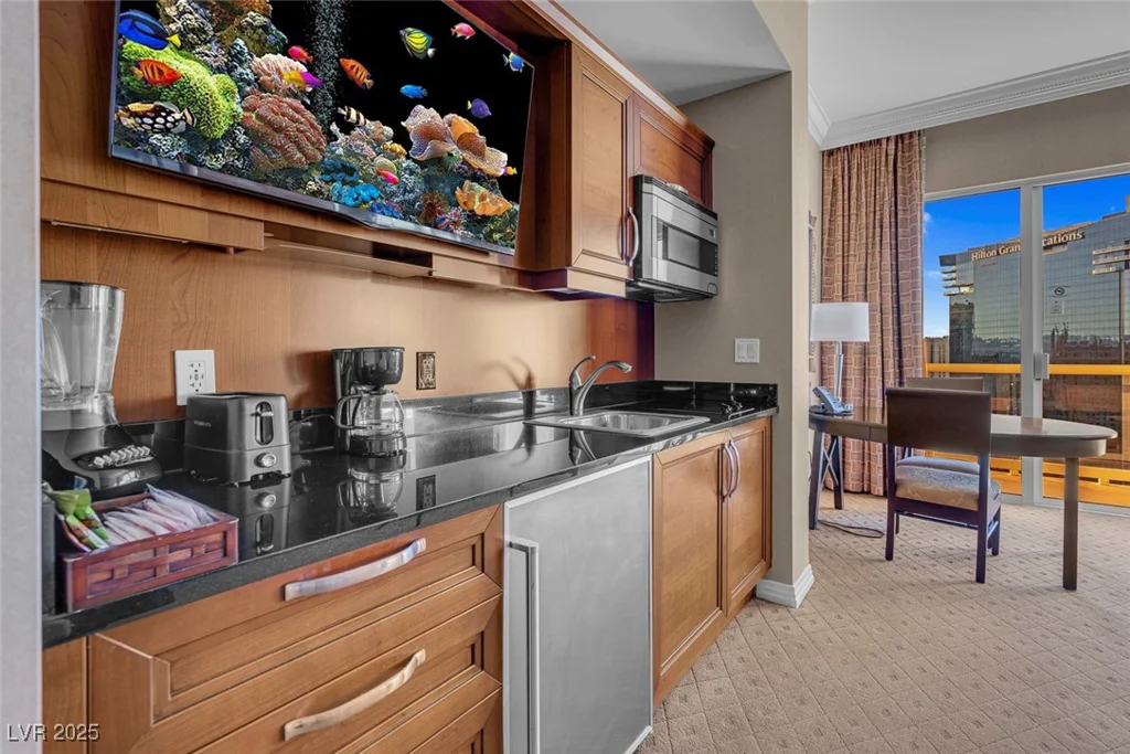 135 Harmon, Las Vegas, NV 89109