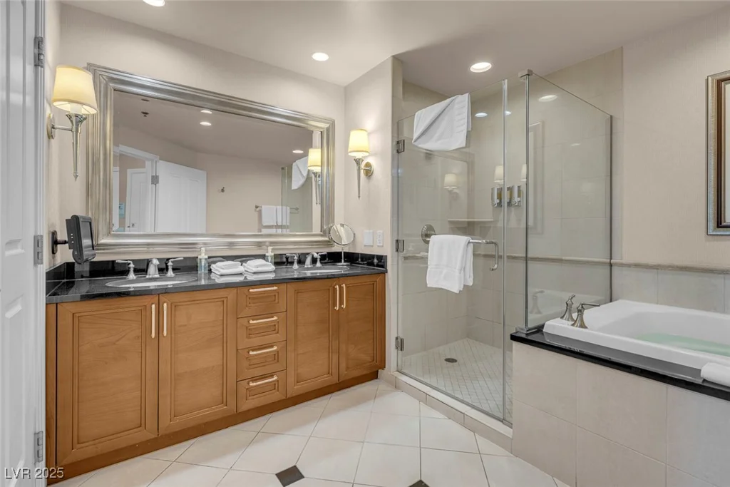 135 Harmon, Las Vegas, NV 89109
