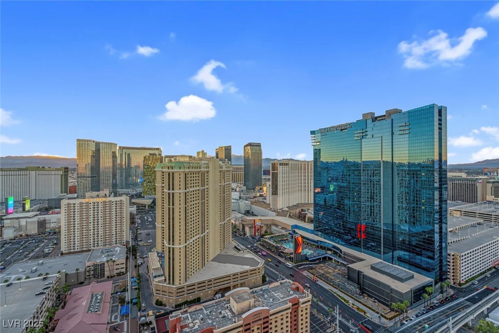 135 Harmon, Las Vegas, NV 89109