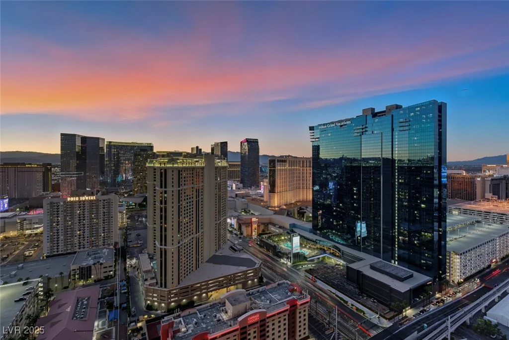 135 Harmon, Las Vegas, NV 89109