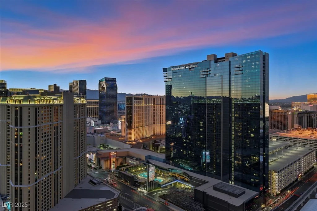 135 Harmon, Las Vegas, NV 89109