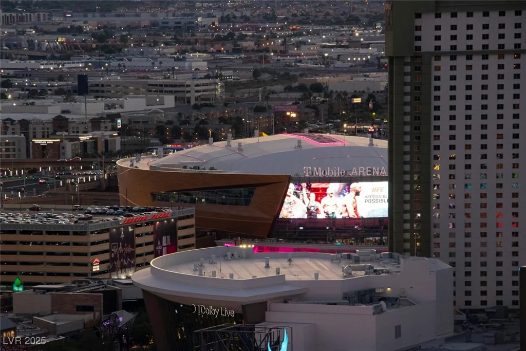135 Harmon, Las Vegas, NV 89109