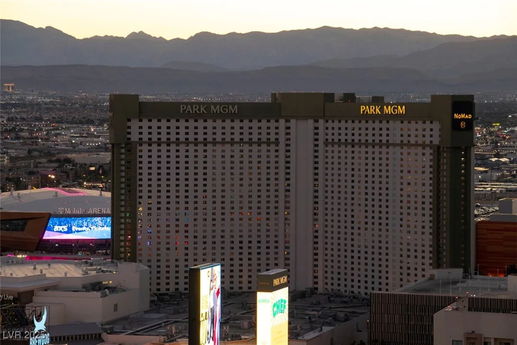 135 Harmon, Las Vegas, NV 89109