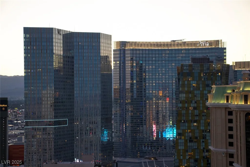 135 Harmon, Las Vegas, NV 89109