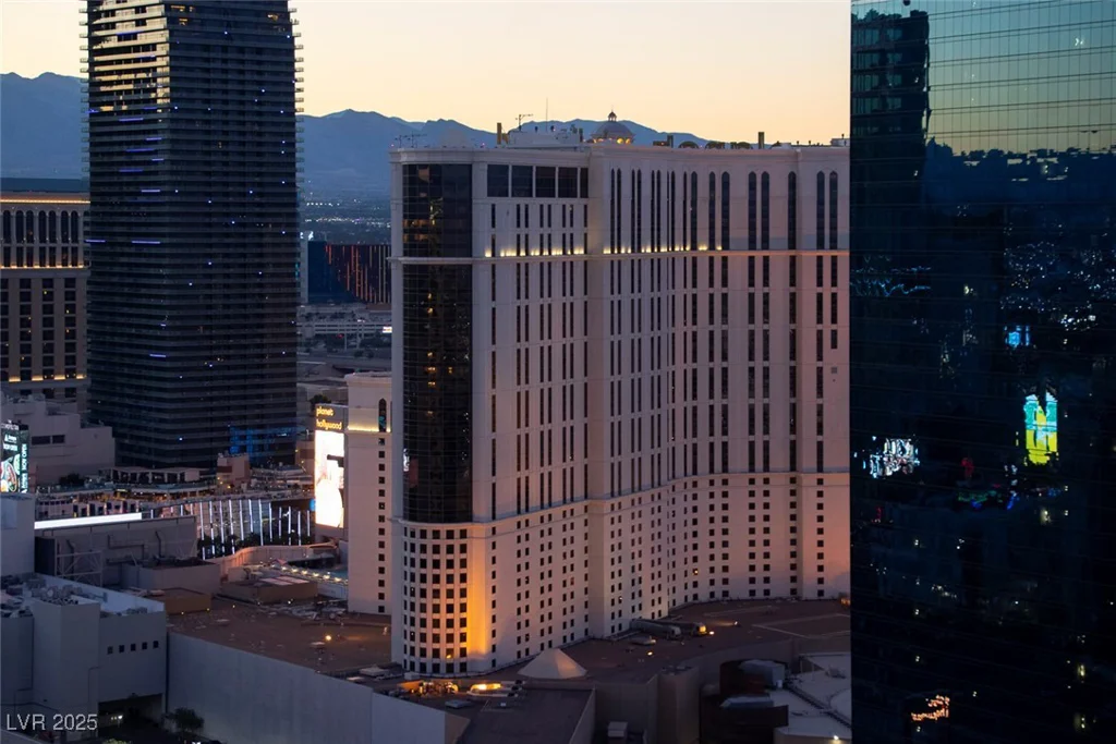 135 Harmon, Las Vegas, NV 89109