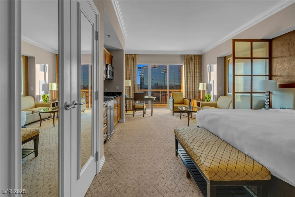 135 Harmon, Las Vegas, NV 89109