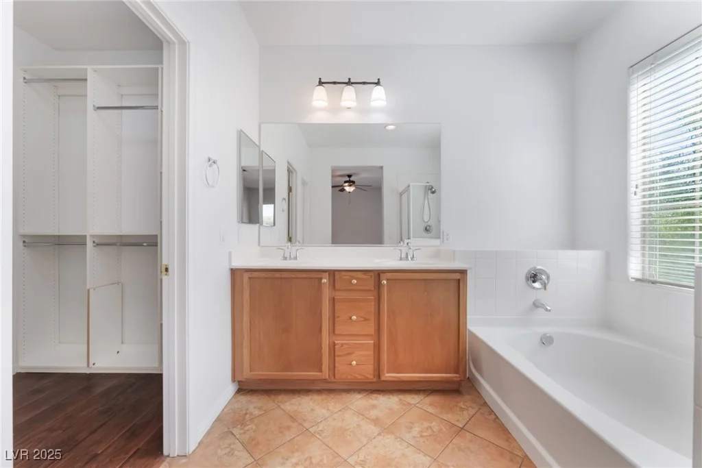 11824 Amistoso, Las Vegas, NV 89138
