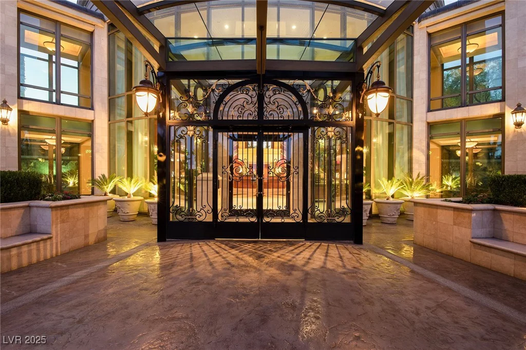 1 Hughes Center, Las Vegas, NV 89169