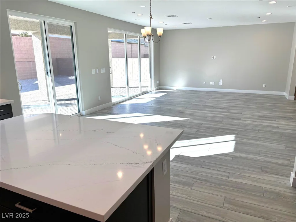 8795 Spencer Garrett, Las Vegas, NV 89113