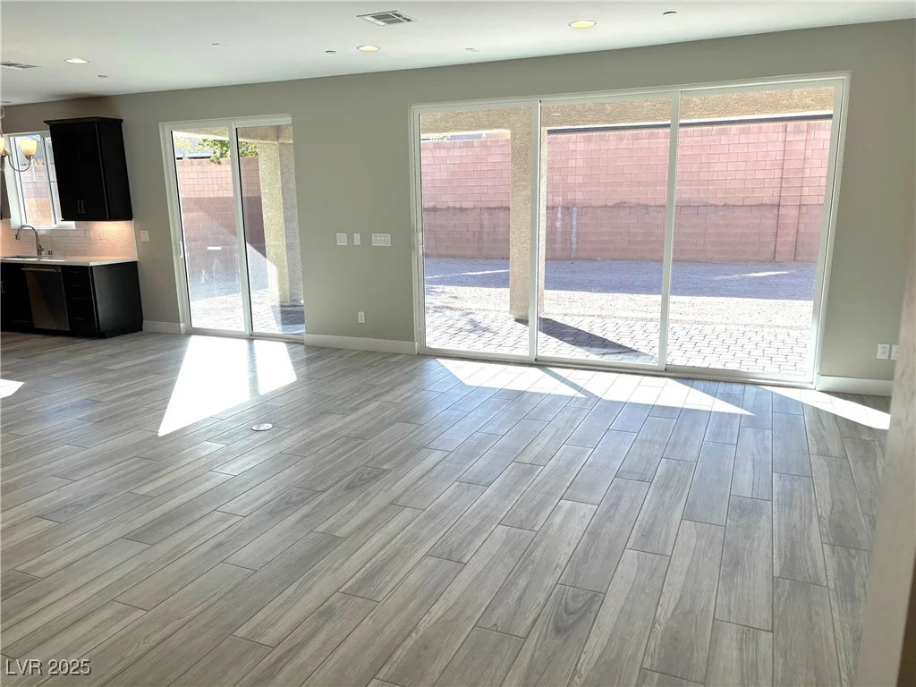 8795 Spencer Garrett, Las Vegas, NV 89113