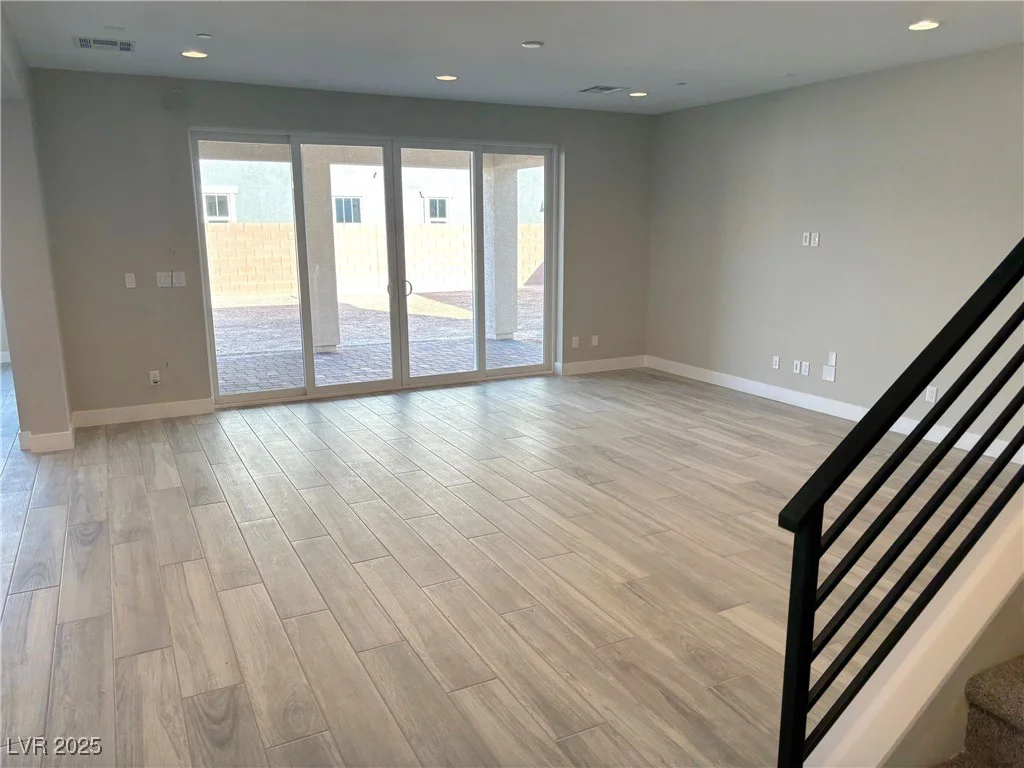 8518 Brian Strange, Las Vegas, NV 89113
