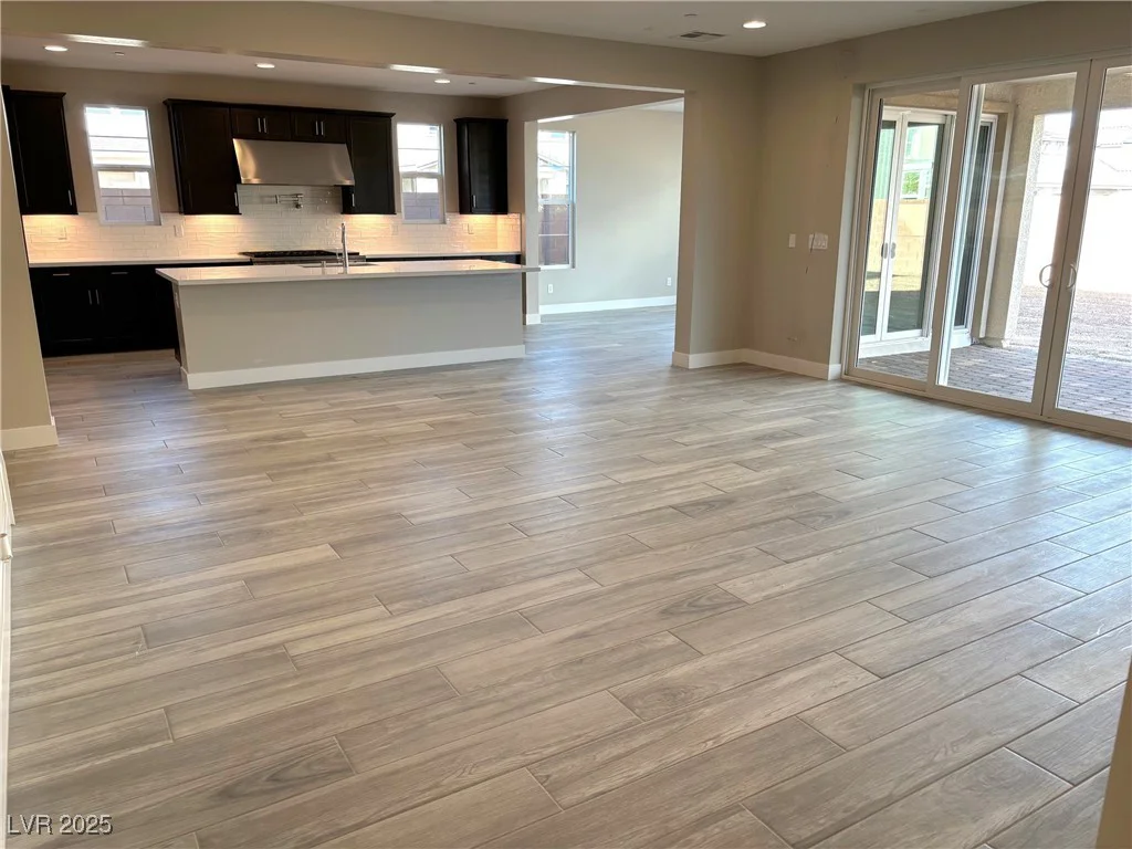8518 Brian Strange, Las Vegas, NV 89113