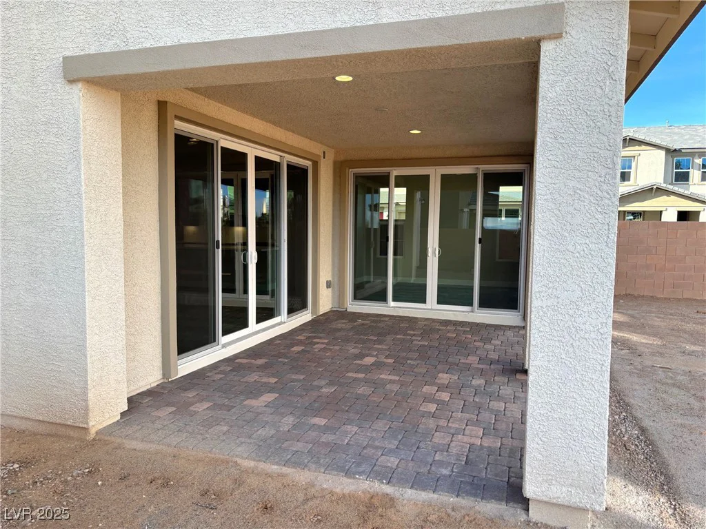 8518 Brian Strange, Las Vegas, NV 89113