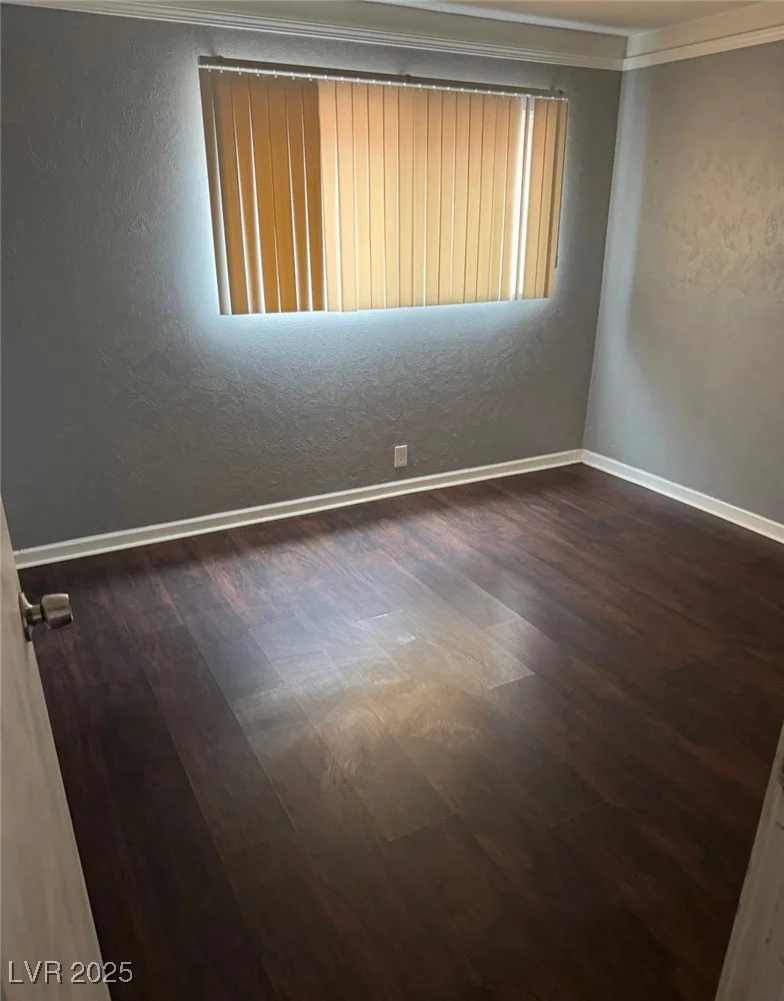 585 Royal Crest, Las Vegas, NV 89169