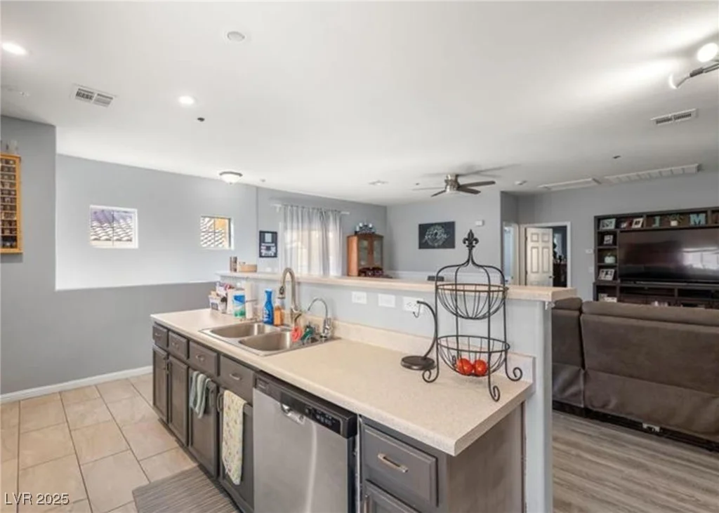 5940 Palmilla, North Las Vegas, NV 89031