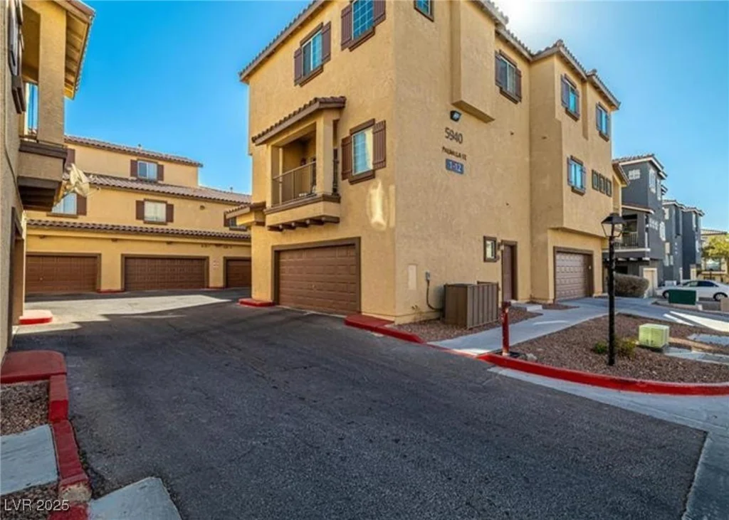 5940 Palmilla, North Las Vegas, NV 89031