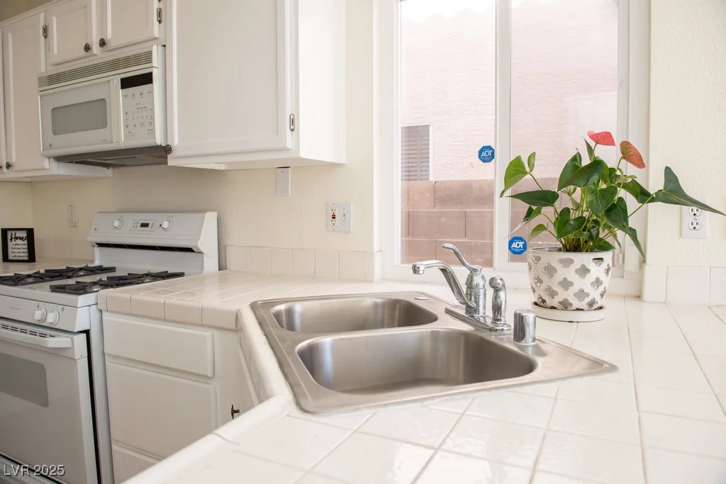 6984 Wineberry, Las Vegas, NV 89119