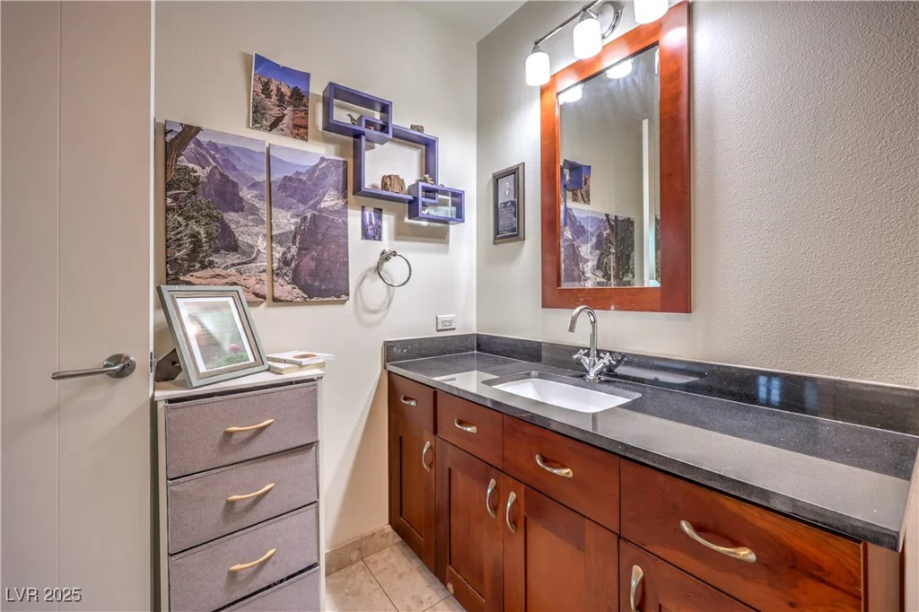 4525 Dean Martin, Las Vegas, NV 89103