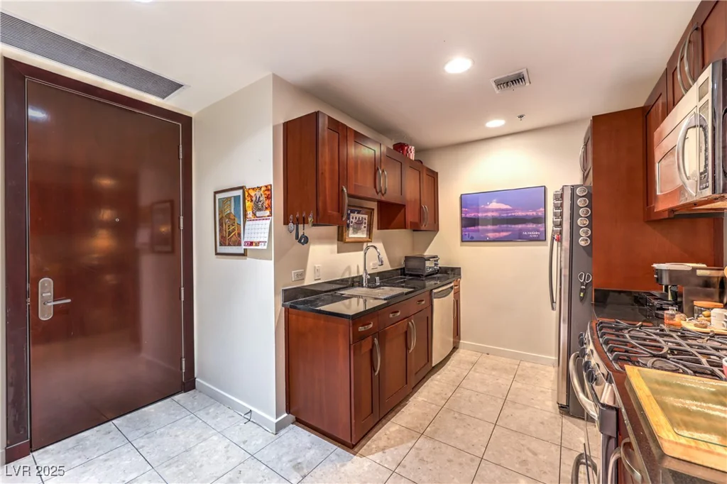 4525 Dean Martin, Las Vegas, NV 89103