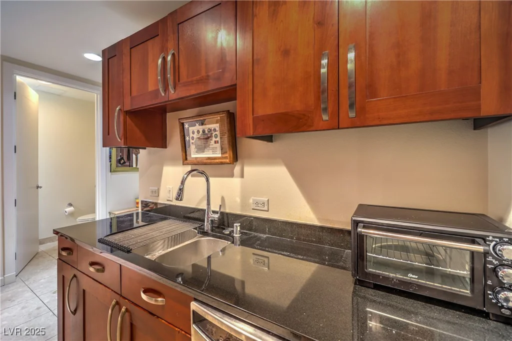 4525 Dean Martin, Las Vegas, NV 89103