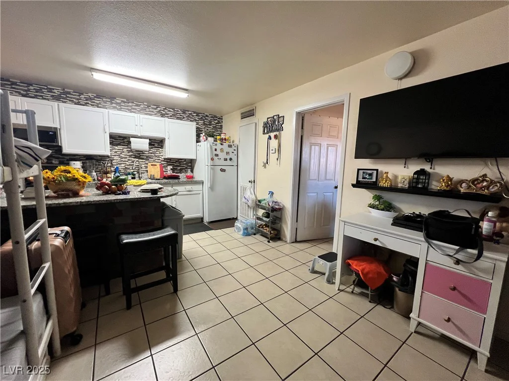 3720 Royal Crest, Las Vegas, NV 89119