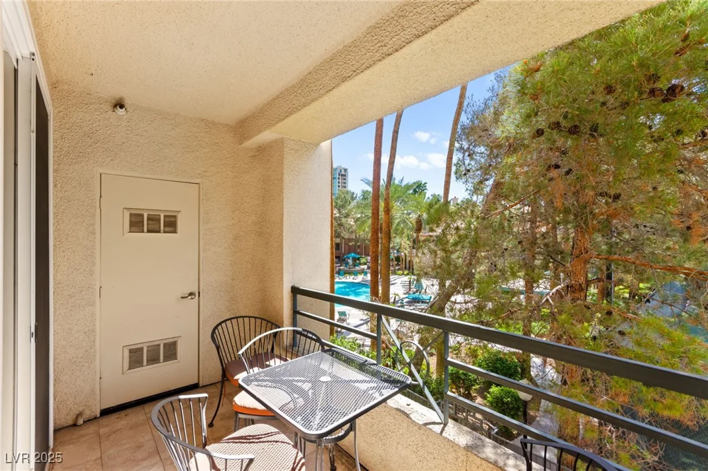 220 Flamingo, Las Vegas, NV 89169