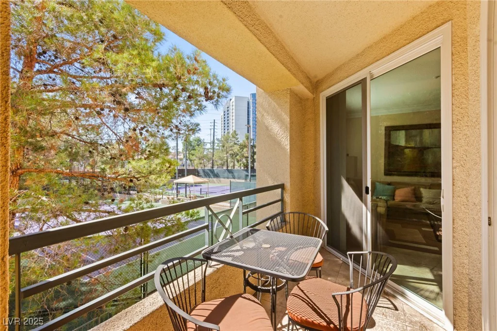 220 Flamingo, Las Vegas, NV 89169
