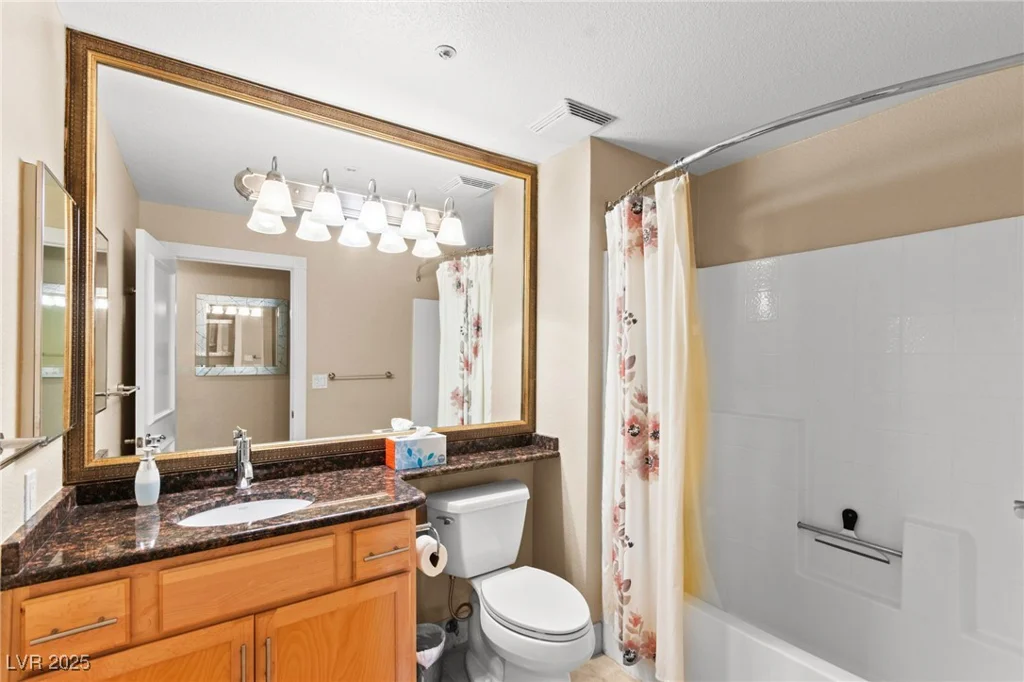 220 Flamingo, Las Vegas, NV 89169