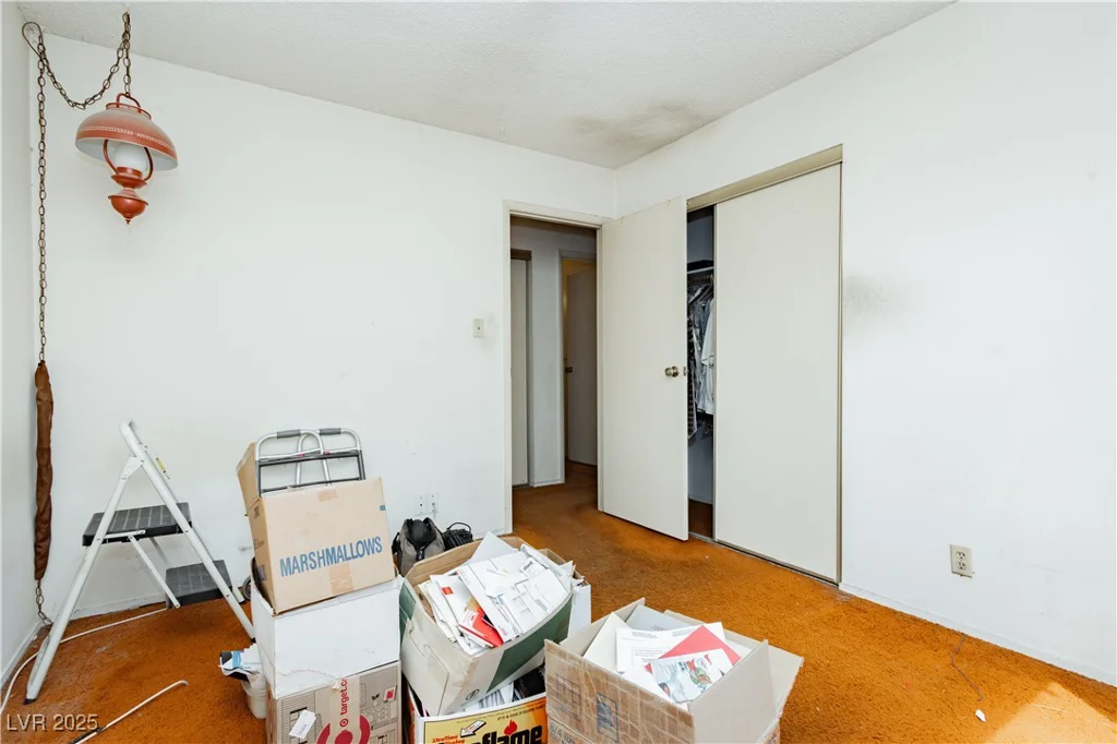 425 Blue River, Las Vegas, NV 89107