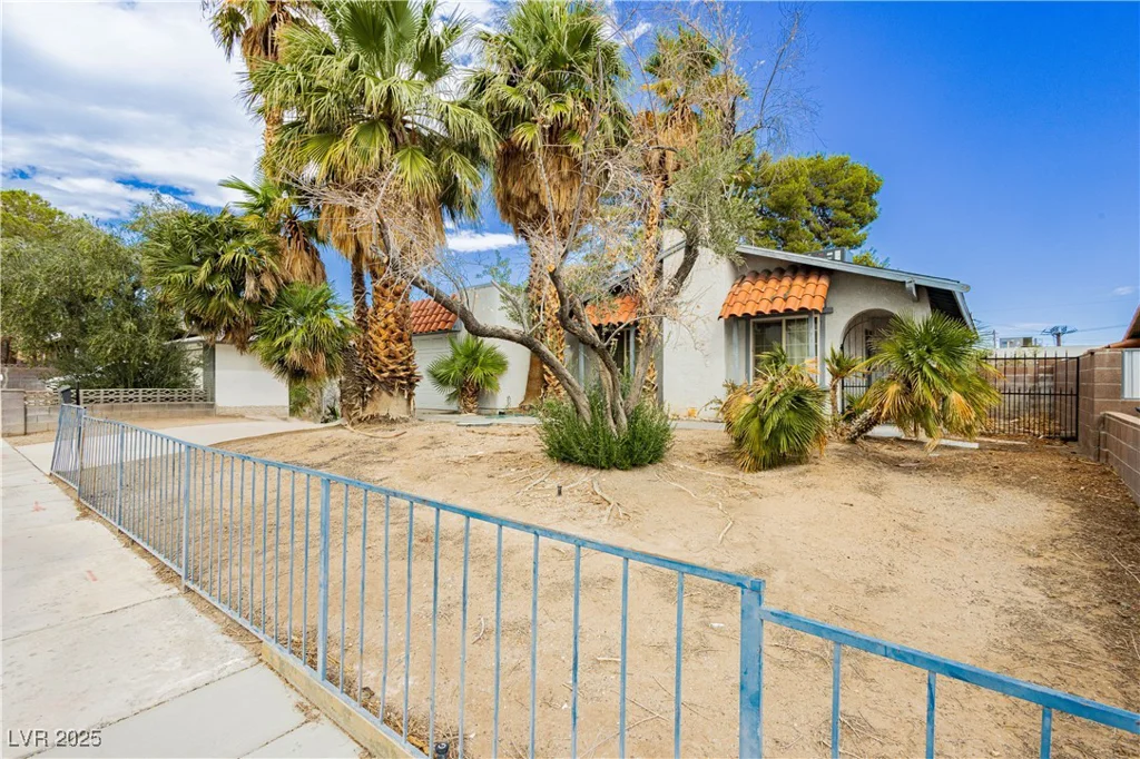 425 Blue River, Las Vegas, NV 89107