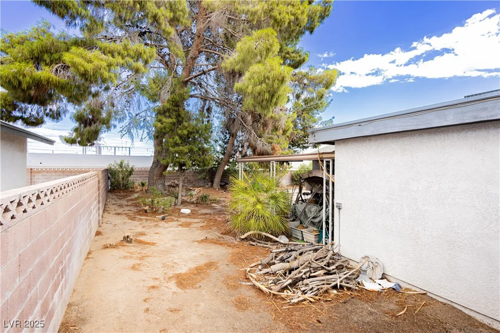 425 Blue River, Las Vegas, NV 89107