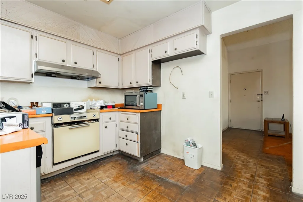 425 Blue River, Las Vegas, NV 89107
